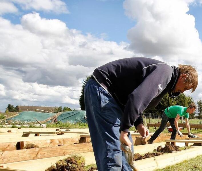 Volunteers on new community park build qualifications Volunteers on new community park build qualifications